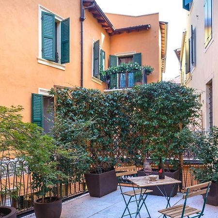 Apartamento La Terrazza In Centro Verona Exterior foto